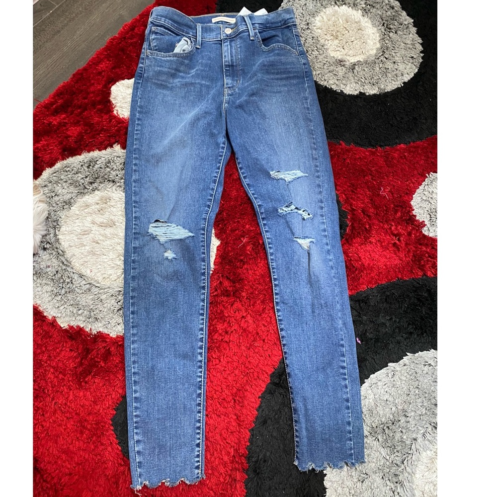 Levis distressed skinny jeans with raw edge